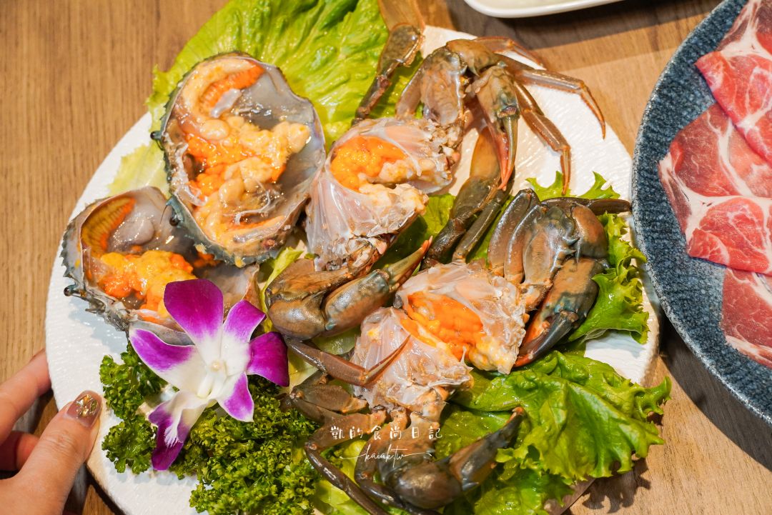 新開幕!!君曜雞湯-信義區精品級黃金雞湯火鍋。頂級花膠、活龍蝦紅蟳、A5和牛補上加補。信義區聚餐、慶生、尾牙包廂推薦