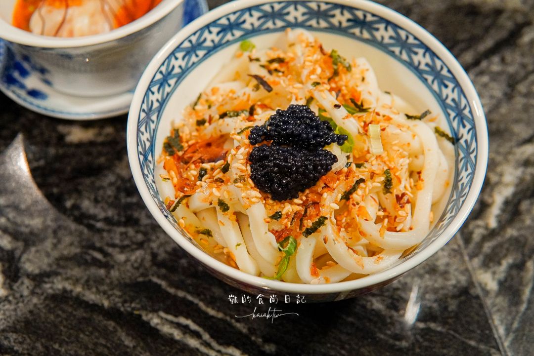 大安頂級海鮮鍋天花板！二本松季節限定帝王蟹、松葉蟹5吃。帶國外朋友來聚餐絕對好評！