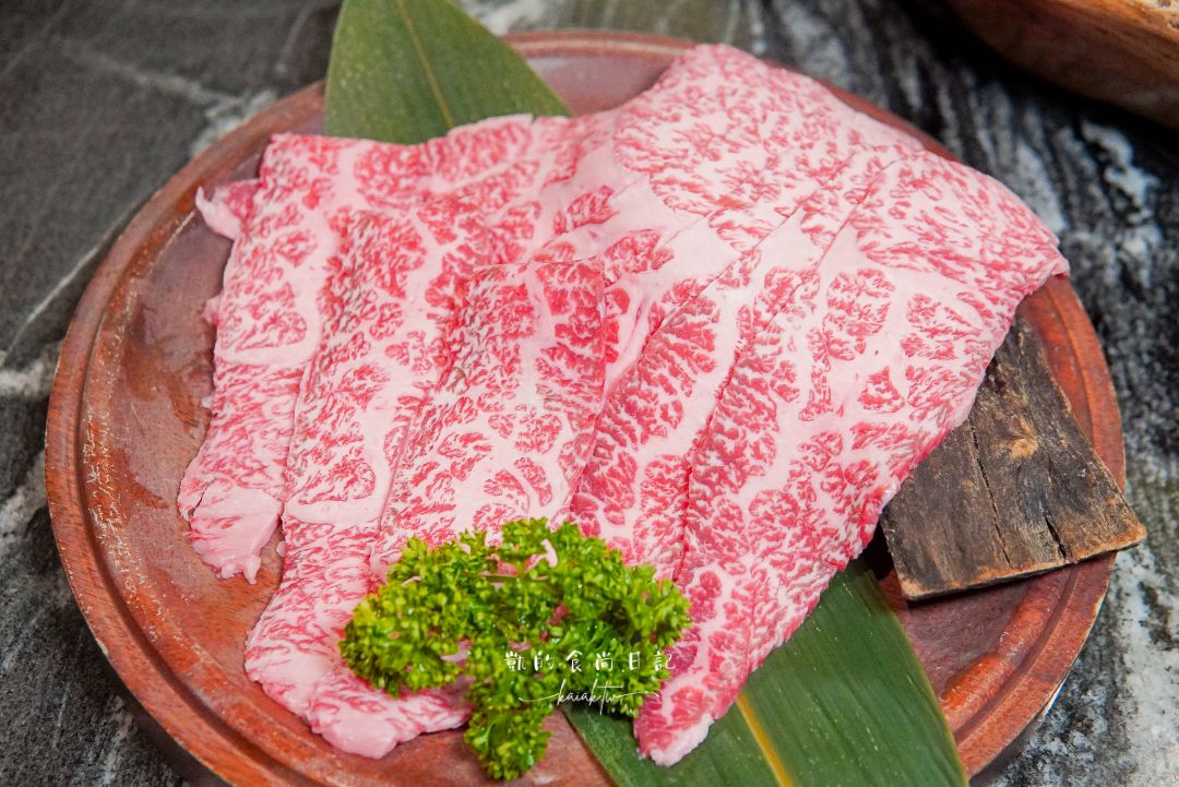 大安頂級海鮮鍋天花板！二本松季節限定帝王蟹、松葉蟹5吃。帶國外朋友來聚餐絕對好評！