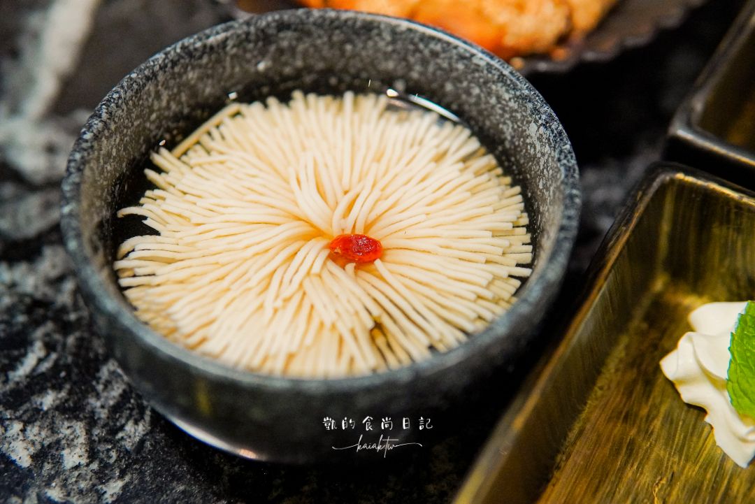 大安頂級海鮮鍋天花板！二本松季節限定帝王蟹、松葉蟹5吃。帶國外朋友來聚餐絕對好評！