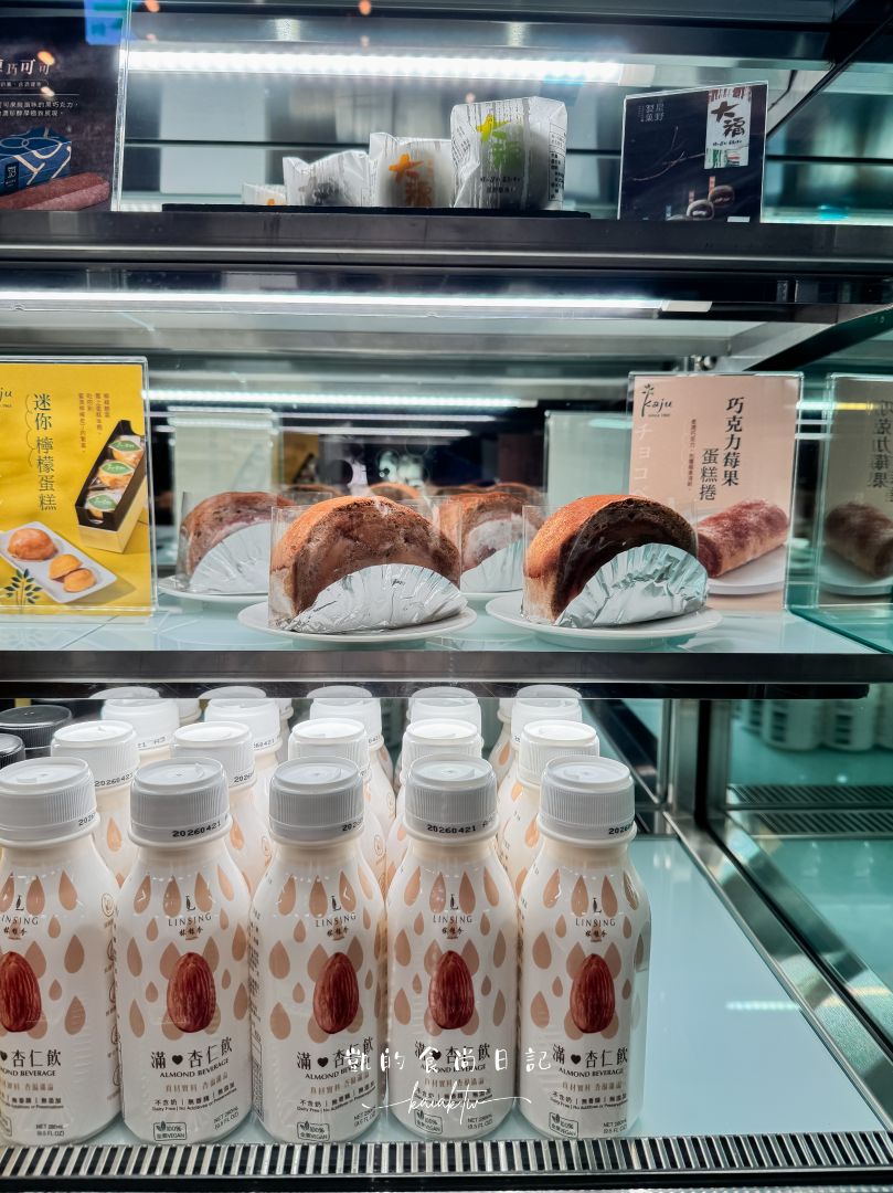 台中機場星宇貴賓室「GALACTIC Lounge」開箱！頂級粵菜、蜷尾家冰淇淋吃到飽，凱媽也讚不絕口！