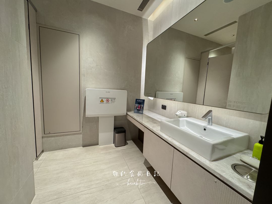 台中機場星宇貴賓室「GALACTIC Lounge」開箱！頂級粵菜、蜷尾家冰淇淋吃到飽，凱媽也讚不絕口！