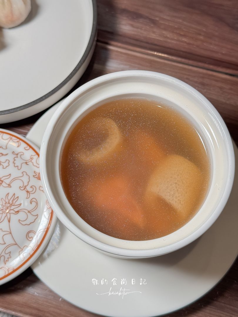 台中機場星宇貴賓室「GALACTIC Lounge」開箱！頂級粵菜、蜷尾家冰淇淋吃到飽，凱媽也讚不絕口！