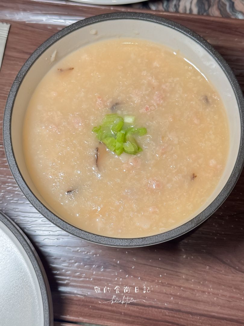 台中機場星宇貴賓室「GALACTIC Lounge」開箱！頂級粵菜、蜷尾家冰淇淋吃到飽，凱媽也讚不絕口！