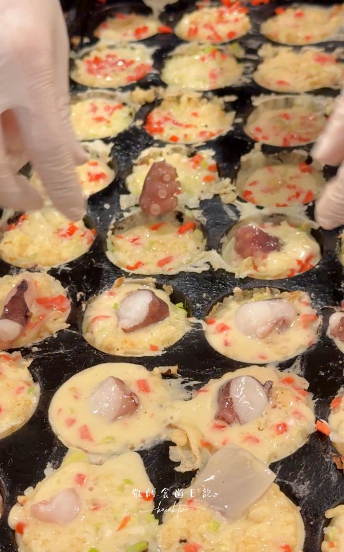 札幌狸小路推薦美食！タコとハイボール 狸小路二丁目店。章魚燒、炒麵居酒屋 在地人都愛來喝一杯生意超好