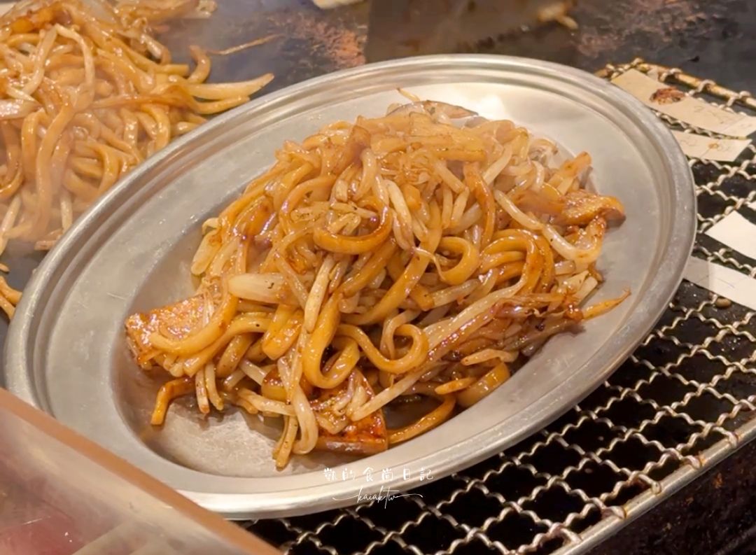 札幌狸小路推薦美食！タコとハイボール 狸小路二丁目店。章魚燒、炒麵居酒屋 在地人都愛來喝一杯生意超好