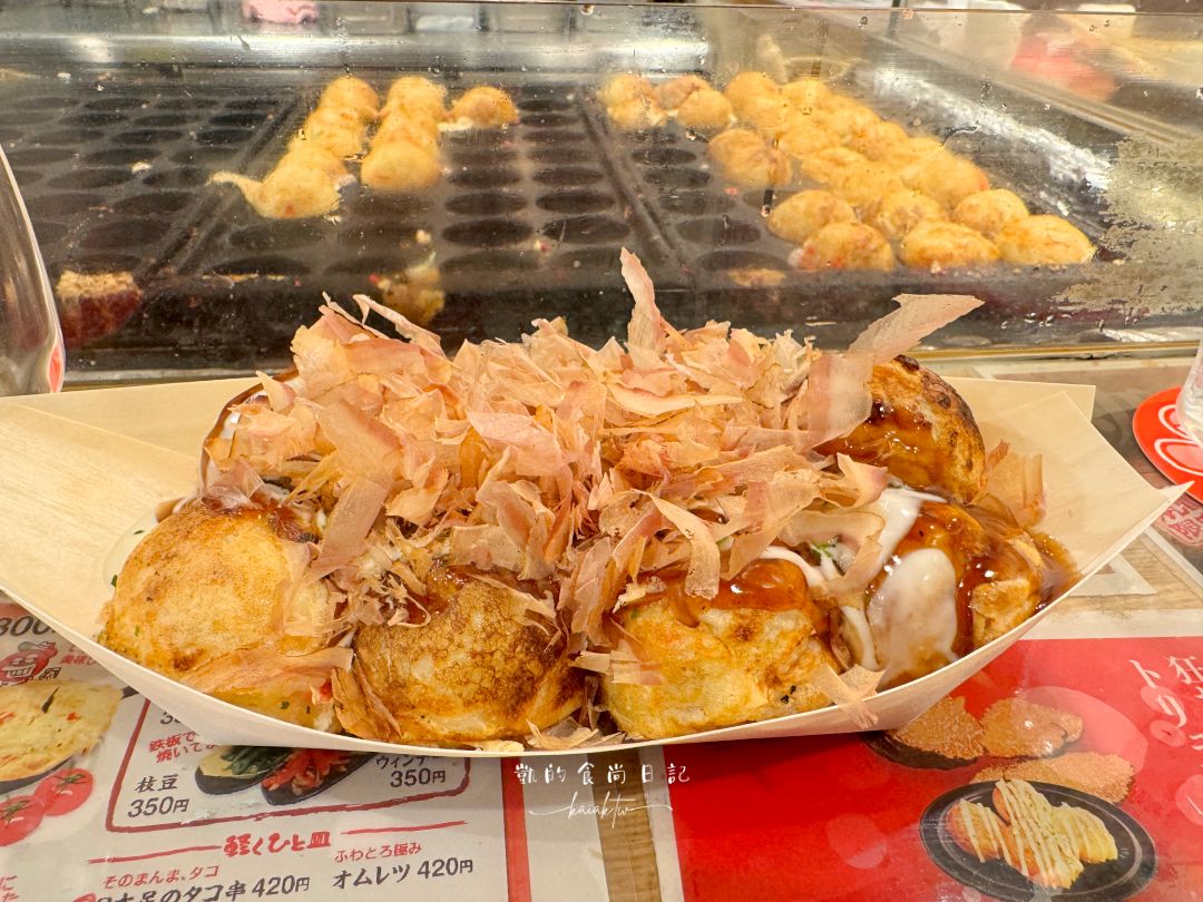 札幌狸小路推薦美食！タコとハイボール 狸小路二丁目店。章魚燒、炒麵居酒屋 在地人都愛來喝一杯生意超好