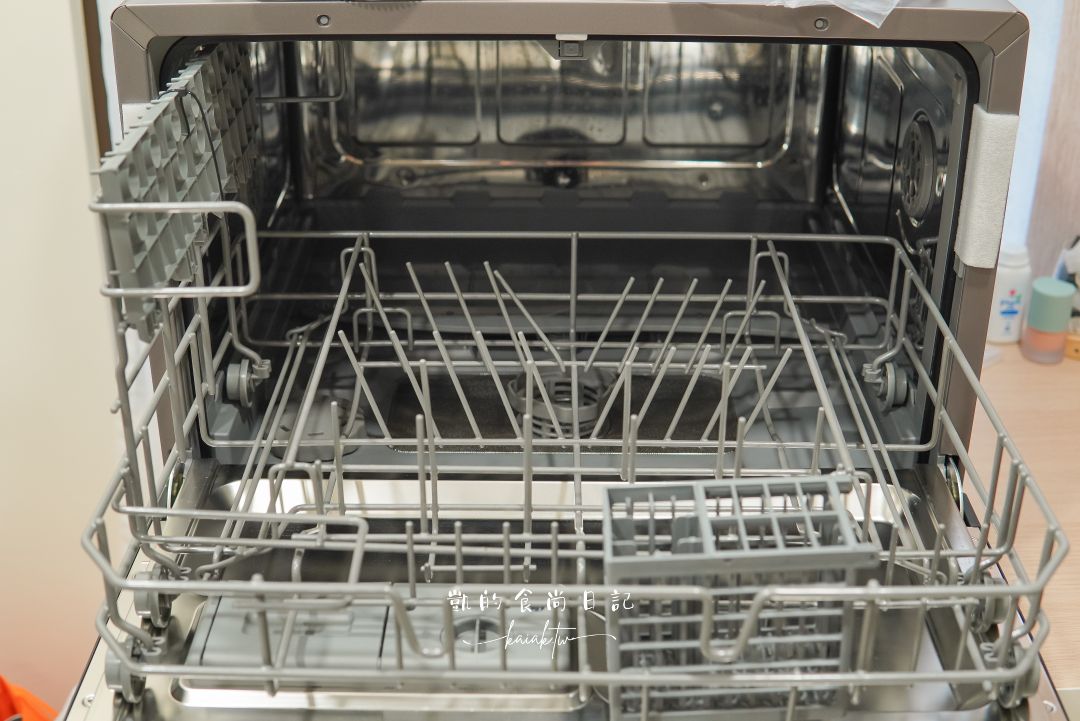 洗碗救星！CHEFBORN 韓國天廚 8人份免安裝獨立式紫外線自動開門洗碗機開箱