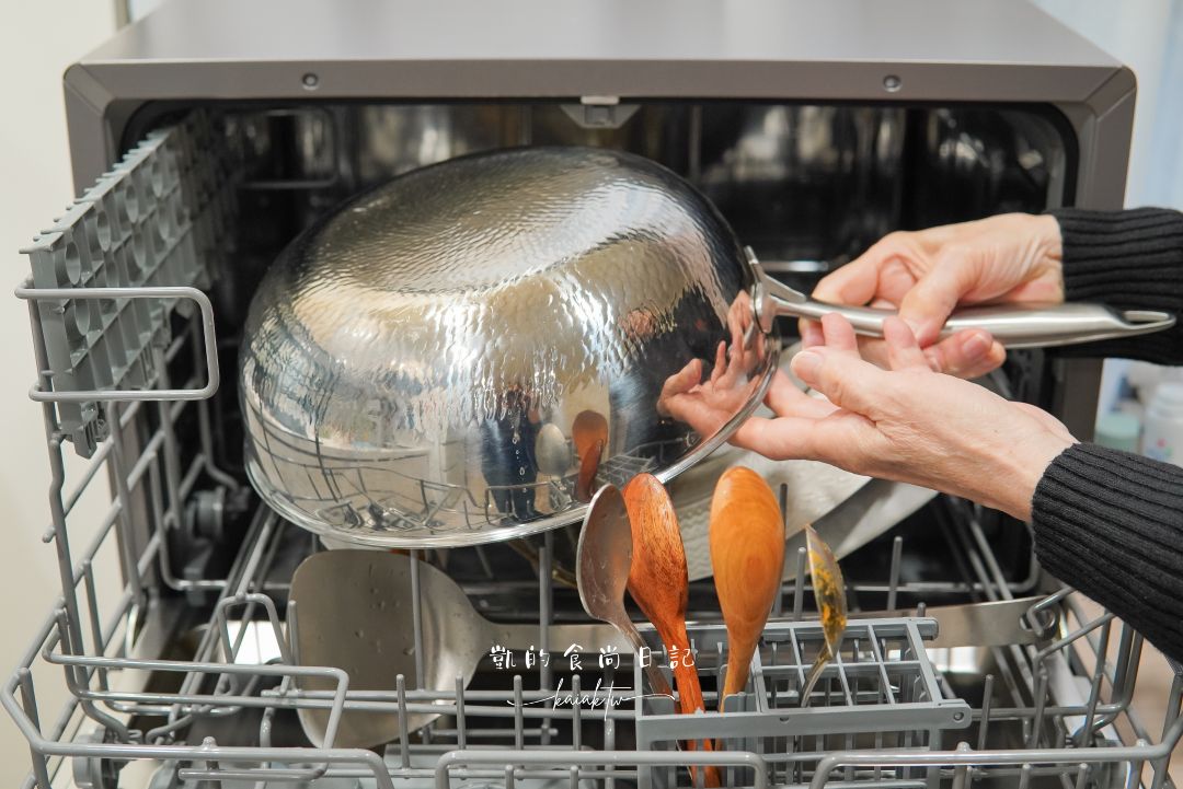 洗碗救星！CHEFBORN 韓國天廚 8人份免安裝獨立式紫外線自動開門洗碗機開箱