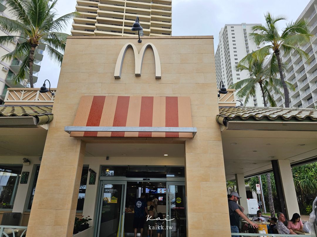 夏威夷威基基海灘精品一條街。卡拉卡瓦大道Kalakaua Ave超好逛好買 夏威夷威基基海灘精品一條街。卡拉卡瓦大道Kalakaua Ave超好逛好買