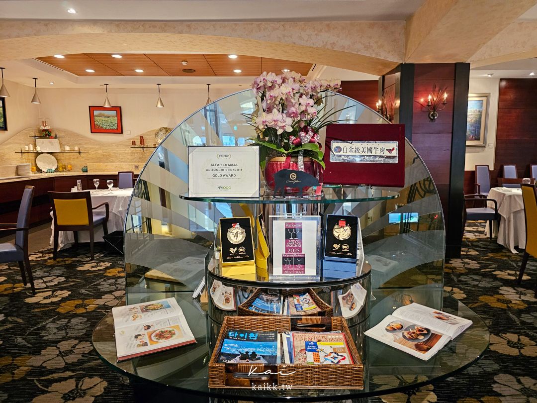台北老牌牛排館的經典代表！歐華酒店地中海牛排館。乾式熟成牛排、爐烤肋眼老饕最愛