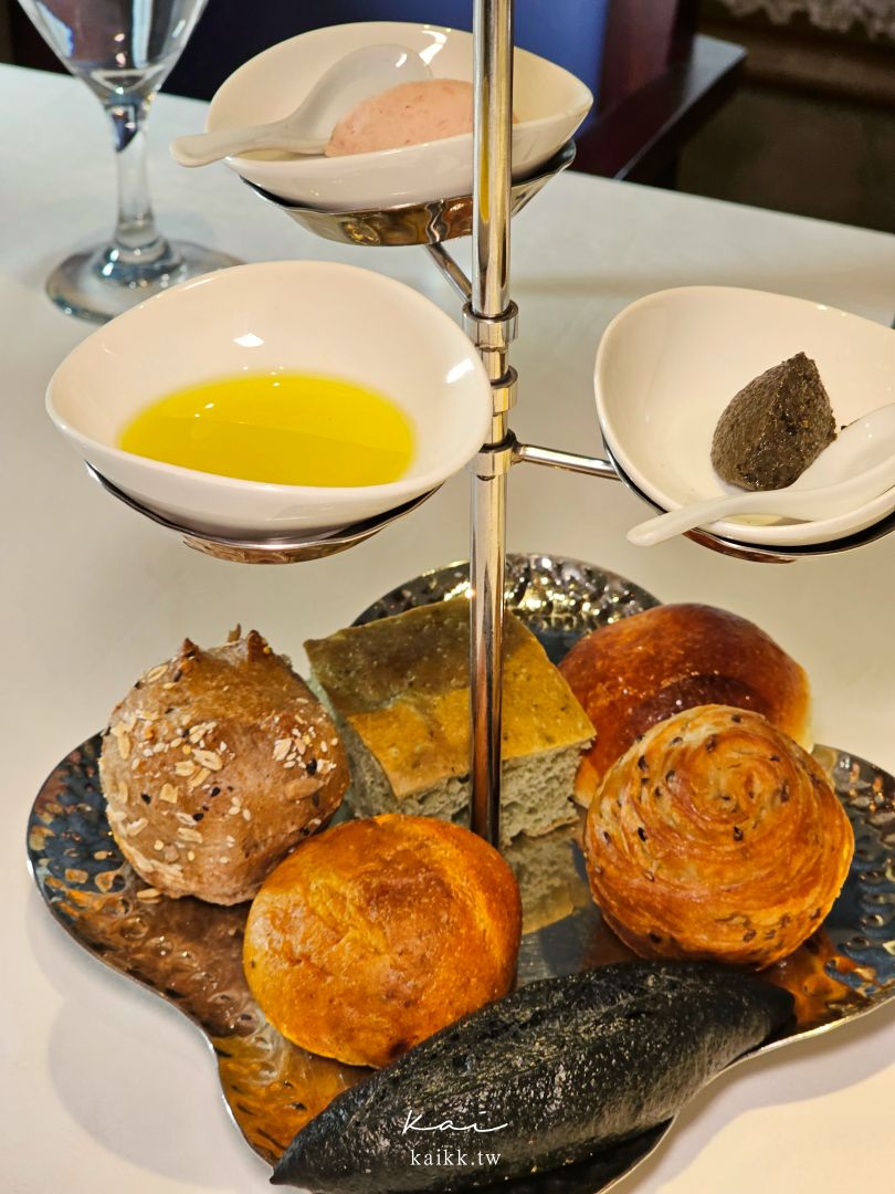 台北老牌牛排館的經典代表!歐華酒店地中海牛排館。乾式熟成牛排、爐烤肋眼老饕最愛 台北老牌牛排館的經典代表!歐華酒店地中海牛排館。乾式熟成牛排、爐烤肋眼老饕最愛
