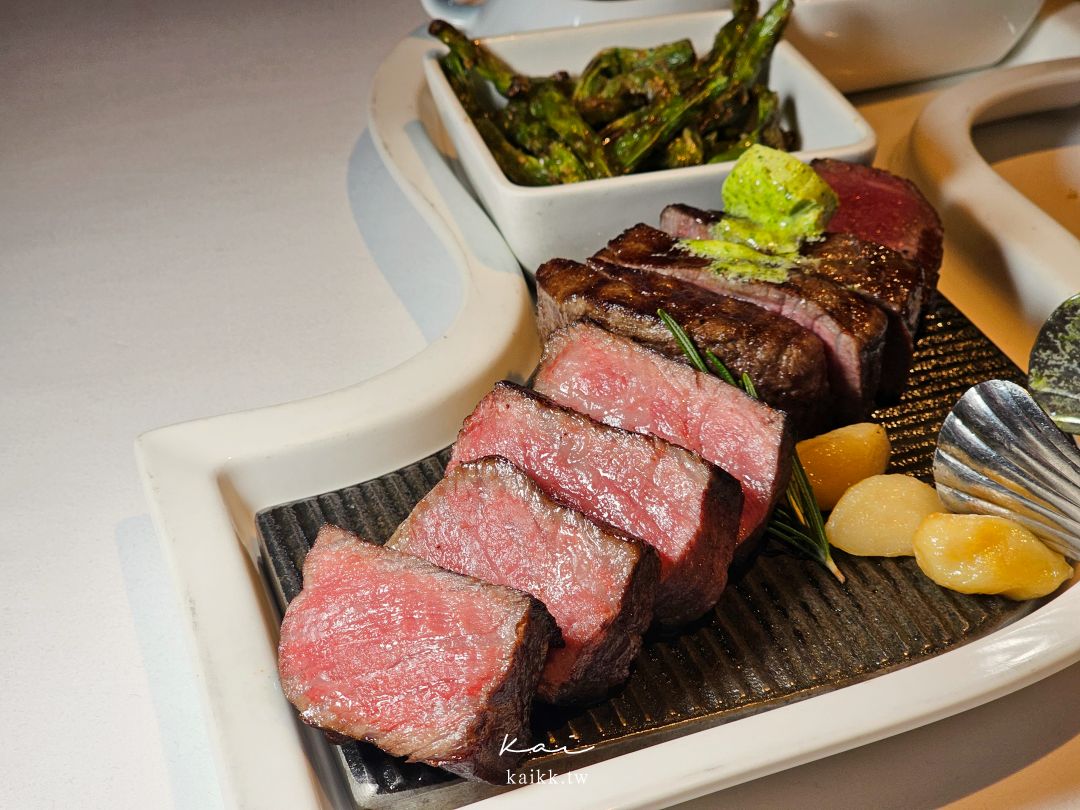 台北老牌牛排館的經典代表!歐華酒店地中海牛排館。乾式熟成牛排、爐烤肋眼老饕最愛 台北老牌牛排館的經典代表!歐華酒店地中海牛排館。乾式熟成牛排、爐烤肋眼老饕最愛