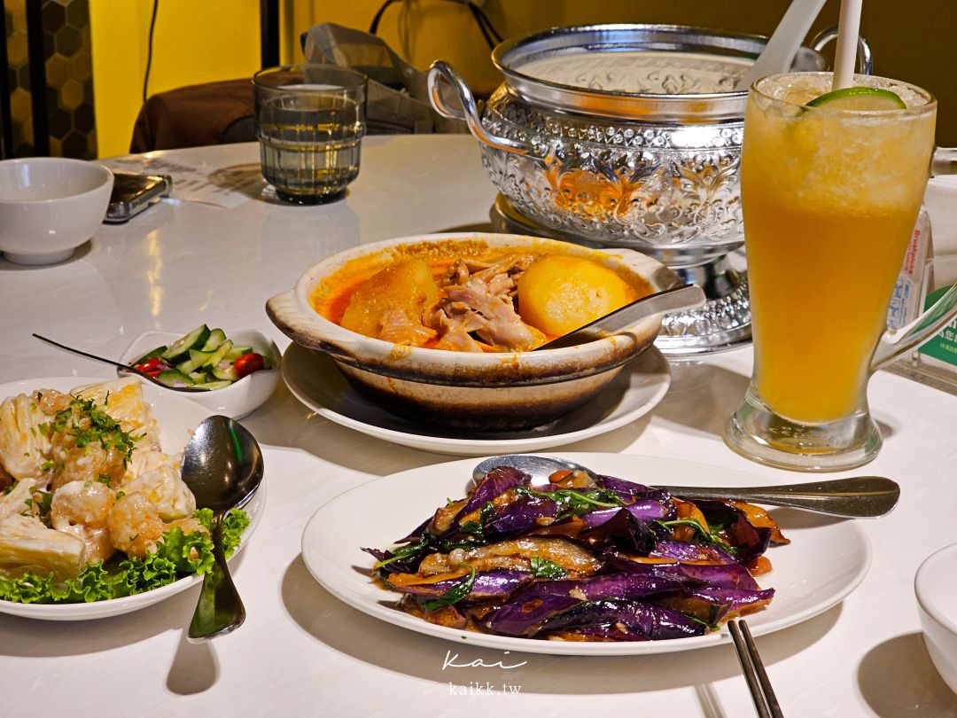 天母SOGO美食|非常泰天母SOGO店,芝山站聚餐方便、月亮蝦餅與黃咖哩雞必點 天母SOGO美食|非常泰天母SOGO店,芝山站聚餐方便、月亮蝦餅與黃咖哩雞必點