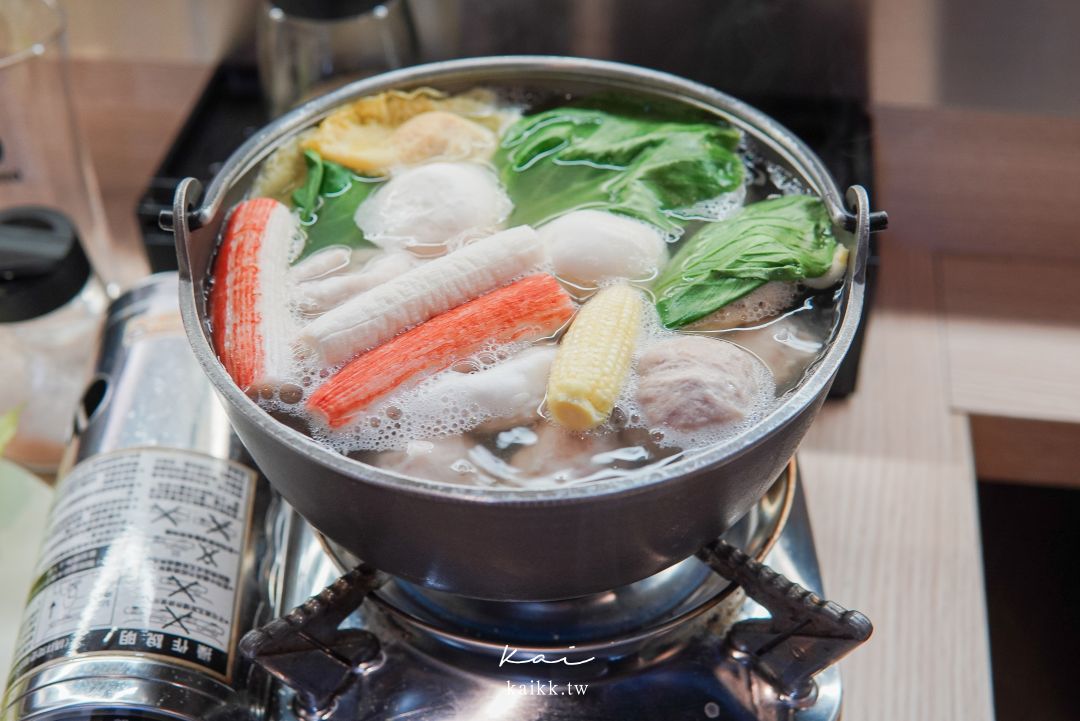 桃園美食燒肉道。還以為來到迴轉壽司，沒想到是軌道式送餐吃到飽燒肉