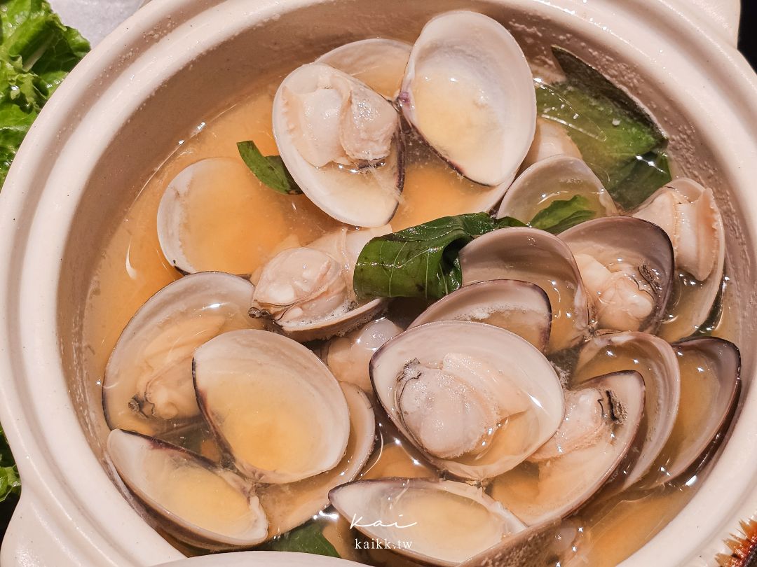 台北雞湯愛馬仕！鮑魚雞湯火鍋推薦星曜雞湯。中山站奢華鍋人蔘花膠全雞鮮鮑金湯太霸氣