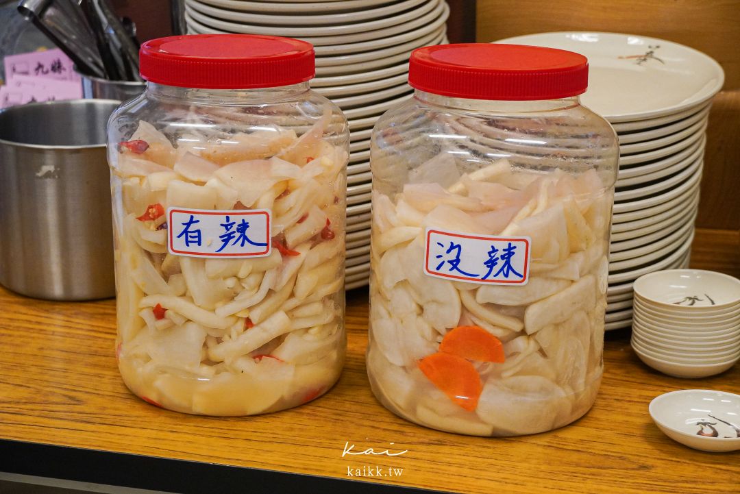 苗栗苑裡必吃九妹牛肉麵館！限量牛腩拉麵超香濃，傳說中被牛肉麵耽誤的滷味也是這家