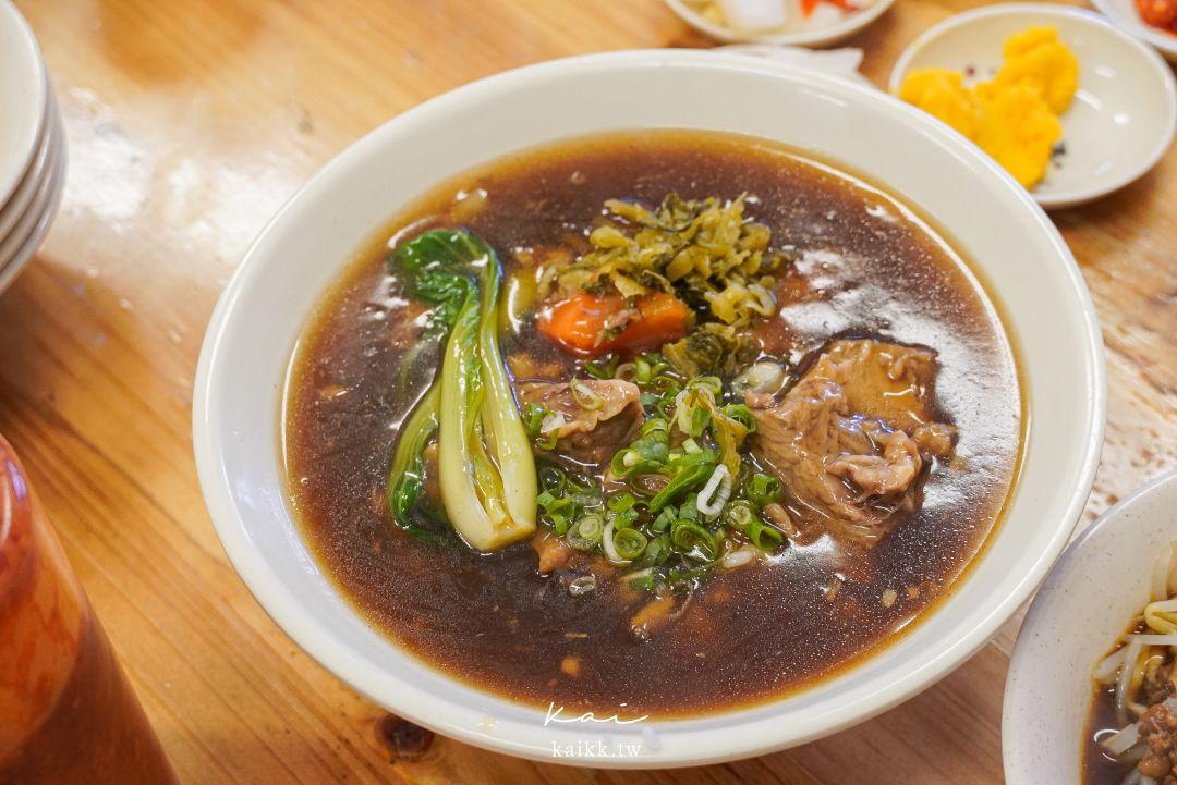 苗栗苑裡必吃九妹牛肉麵館！限量牛腩拉麵超香濃，傳說中被牛肉麵耽誤的滷味也是這家