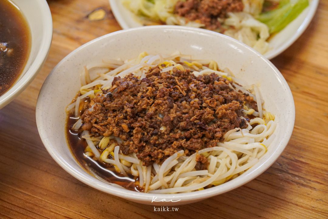 苗栗苑裡必吃九妹牛肉麵館！限量牛腩拉麵超香濃，傳說中被牛肉麵耽誤的滷味也是這家
