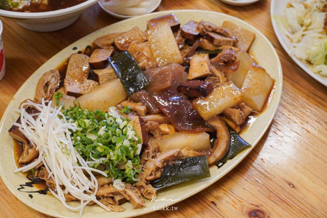 苗栗苑裡必吃九妹牛肉麵館！限量牛腩拉麵超香濃，傳說中被牛肉麵耽誤的滷味也是這家