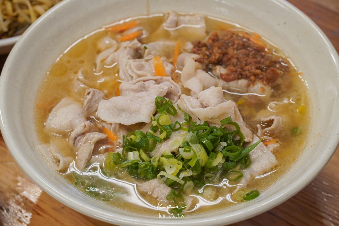 苗栗苑裡必吃九妹牛肉麵館！限量牛腩拉麵超香濃，傳說中被牛肉麵耽誤的滷味也是這家