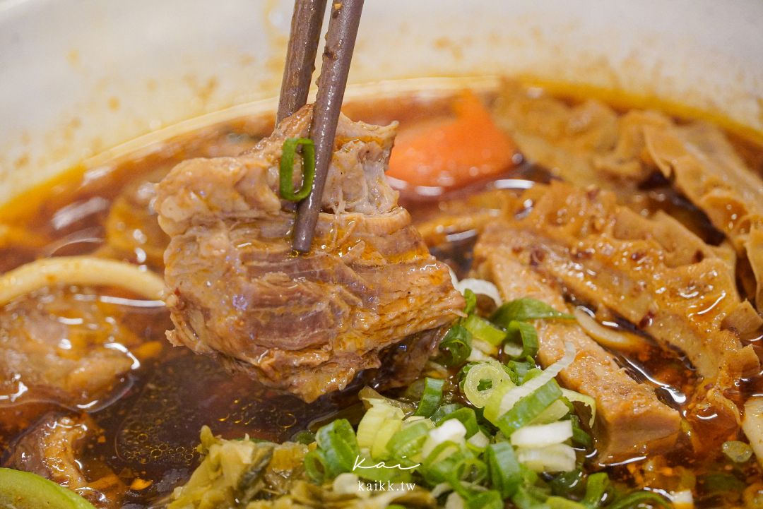 苗栗苑裡必吃九妹牛肉麵館！限量牛腩拉麵超香濃，傳說中被牛肉麵耽誤的滷味也是這家