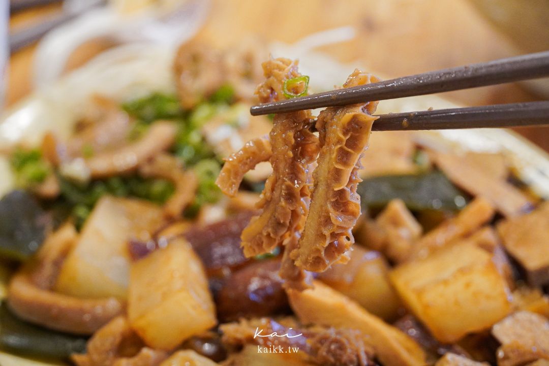 苗栗苑裡必吃九妹牛肉麵館！限量牛腩拉麵超香濃，傳說中被牛肉麵耽誤的滷味也是這家
