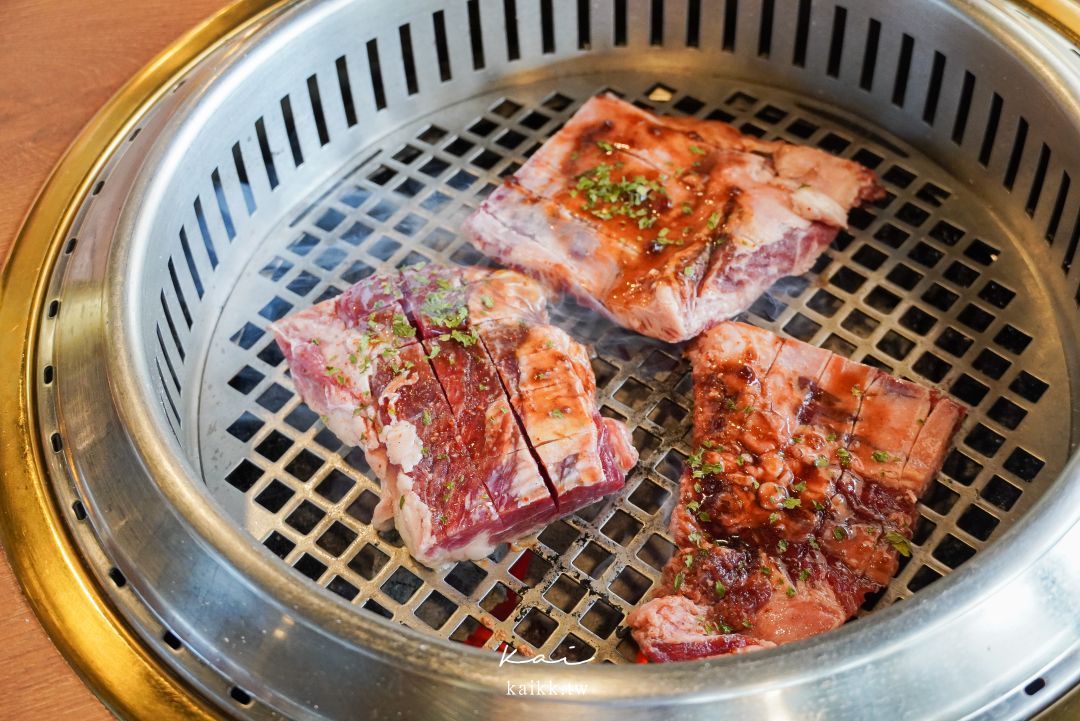淡水聚餐最愛梨花大苑｜淡水超強燒肉吃到飽，見島牛、雪蟹膏拌飯、人蔘雞湯一次吃