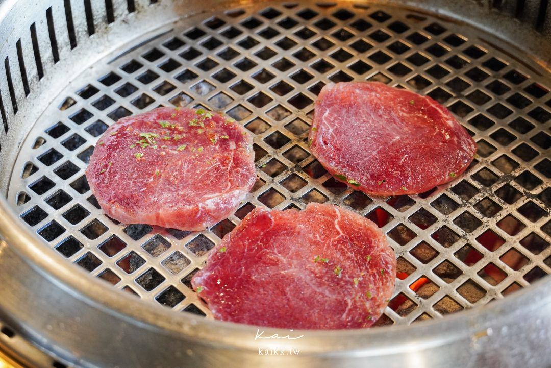 淡水聚餐最愛梨花大苑｜淡水超強燒肉吃到飽，見島牛、雪蟹膏拌飯、人蔘雞湯一次吃