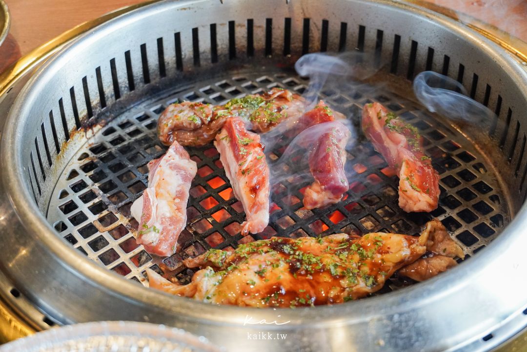 淡水聚餐最愛梨花大苑｜淡水超強燒肉吃到飽，見島牛、雪蟹膏拌飯、人蔘雞湯一次吃