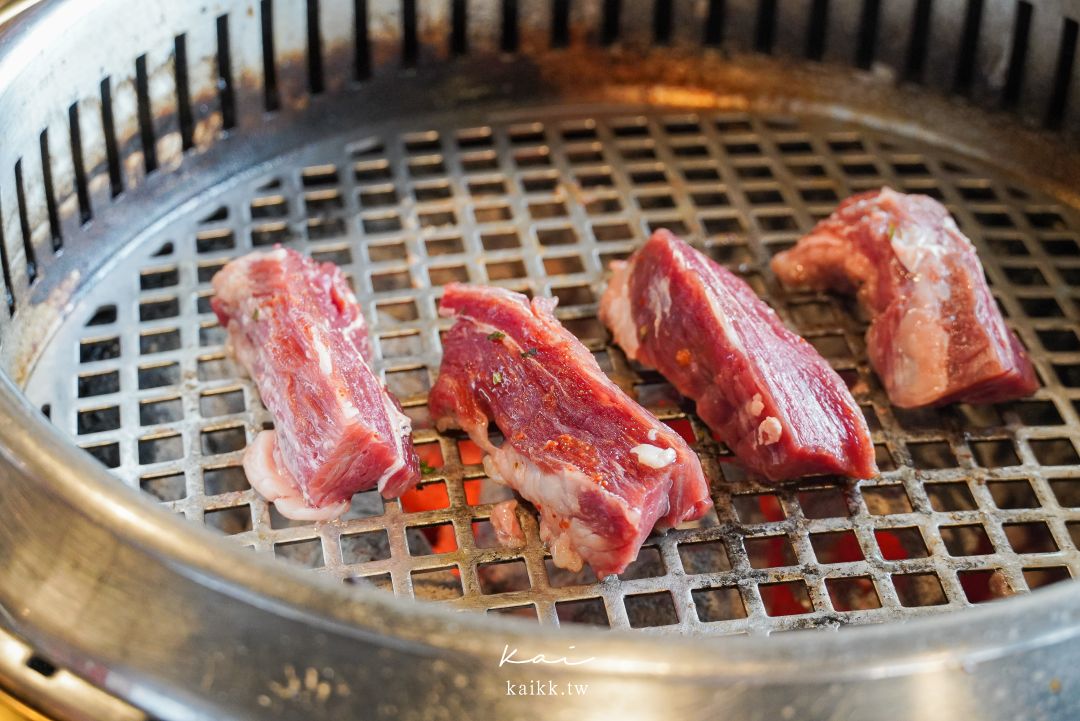 淡水聚餐最愛梨花大苑｜淡水超強燒肉吃到飽，見島牛、雪蟹膏拌飯、人蔘雞湯一次吃