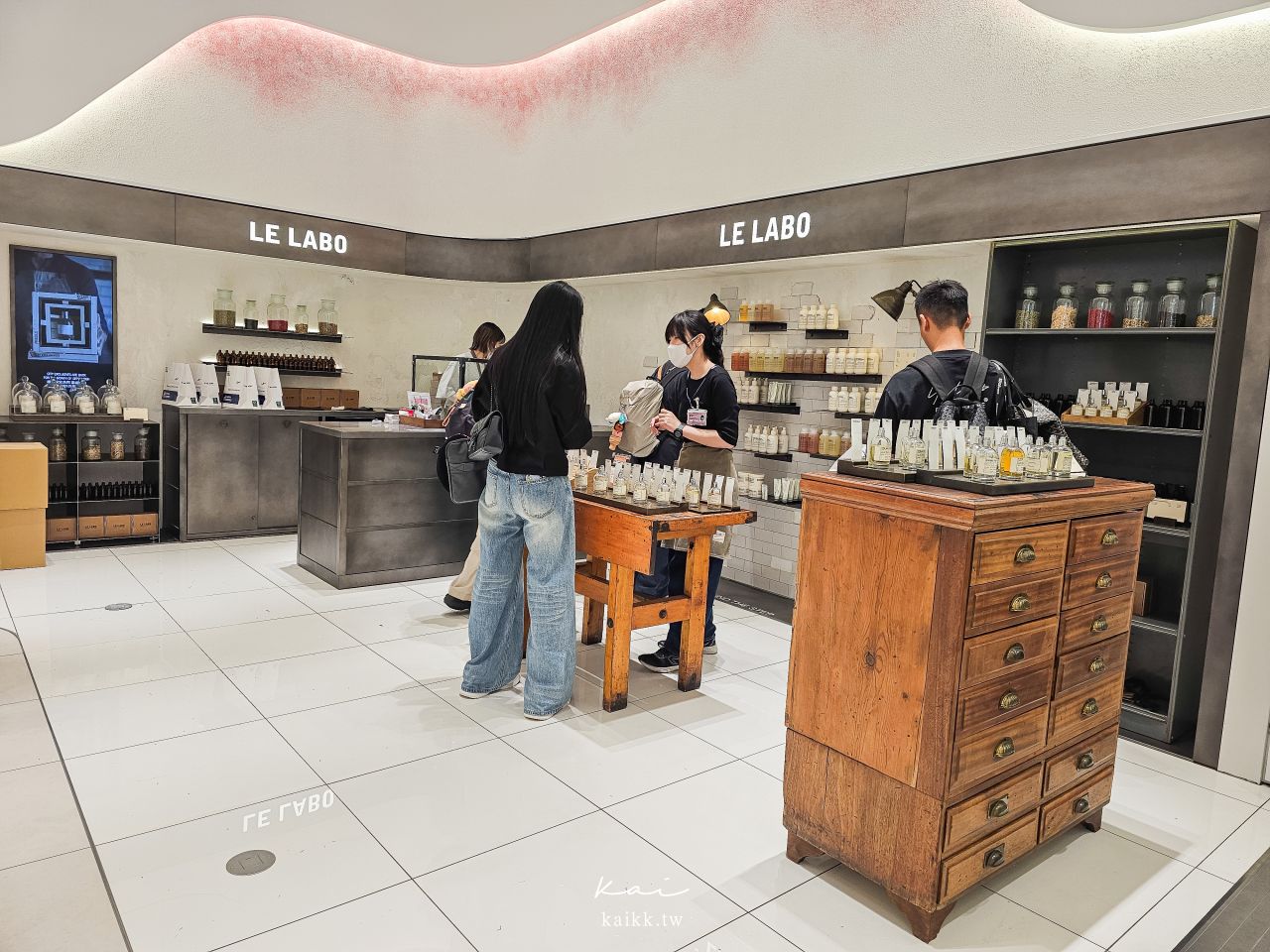 2026關西機場攻略｜第一航廈美食、免稅店精品、伴手禮、自助報到、行李秤重整理區一次看