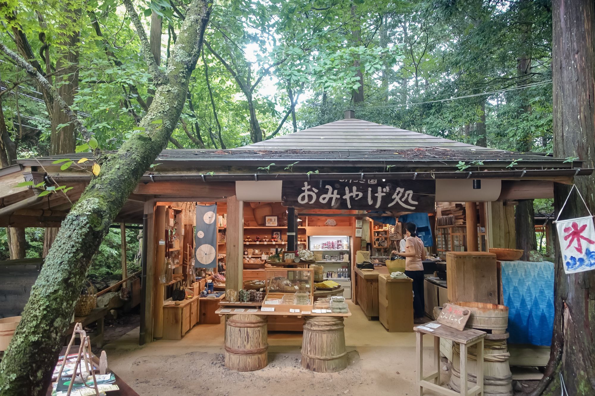 鳥取米其林指南三滝園|智頭森林裡吃山女魚、山菜。茅草古民家中的山林饗宴 鳥取米其林指南三滝園|智頭森林裡吃山女魚、山菜。茅草古民家中的山林饗宴